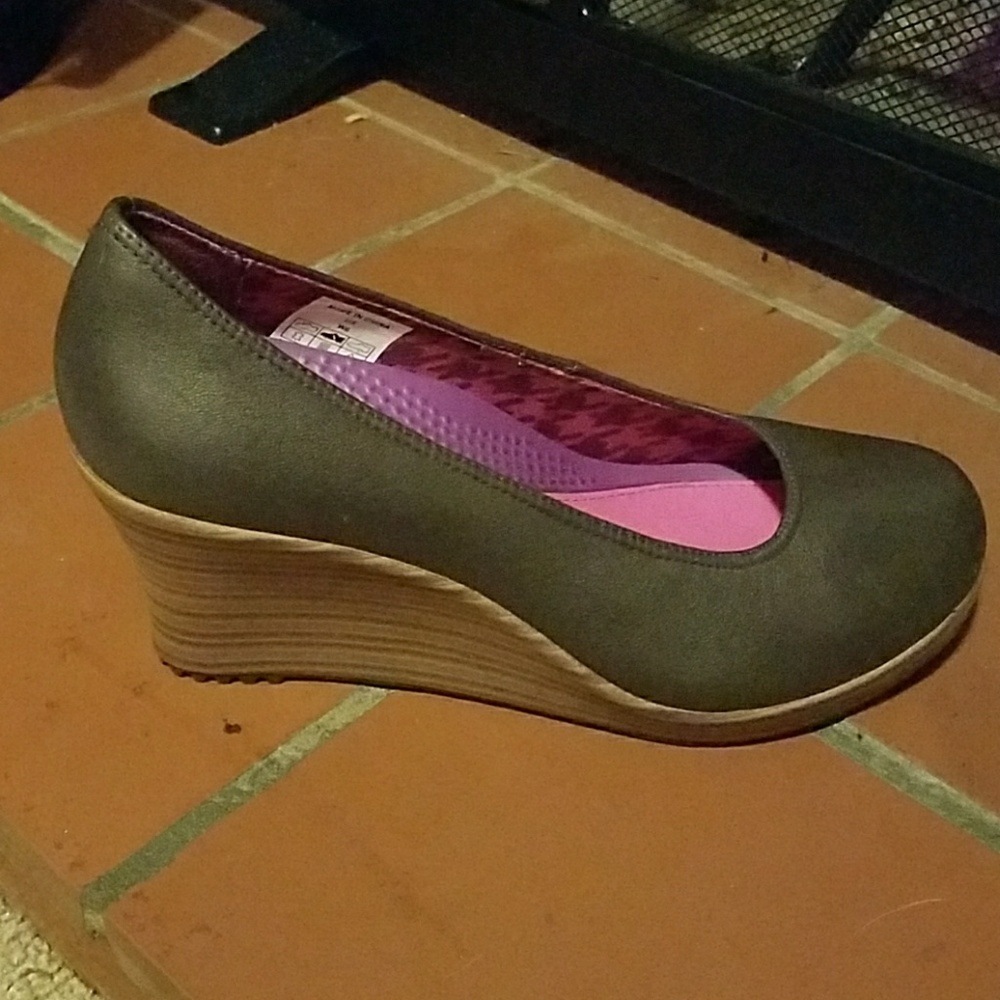 CROCS Aleigh closed toe wedge